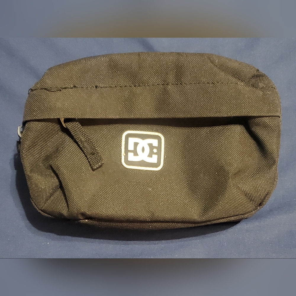 DC Waist Bag W/Adjustable Strap & Zippered Pockets! NWOT!
